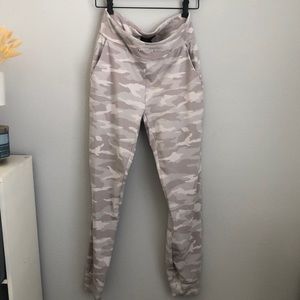 Camo high rise jogger